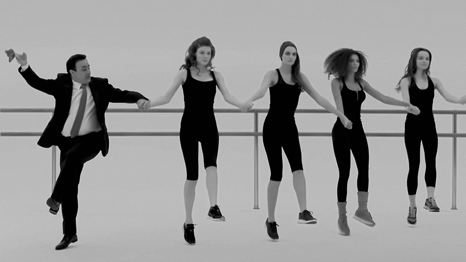 ETİ - MAHMUT ABİ İLE HALAY ÖĞRENİYORUM